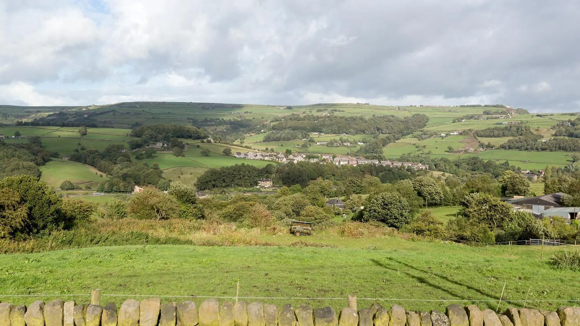 Sands Farm Cottage Luddendenfoot بيت للعطل